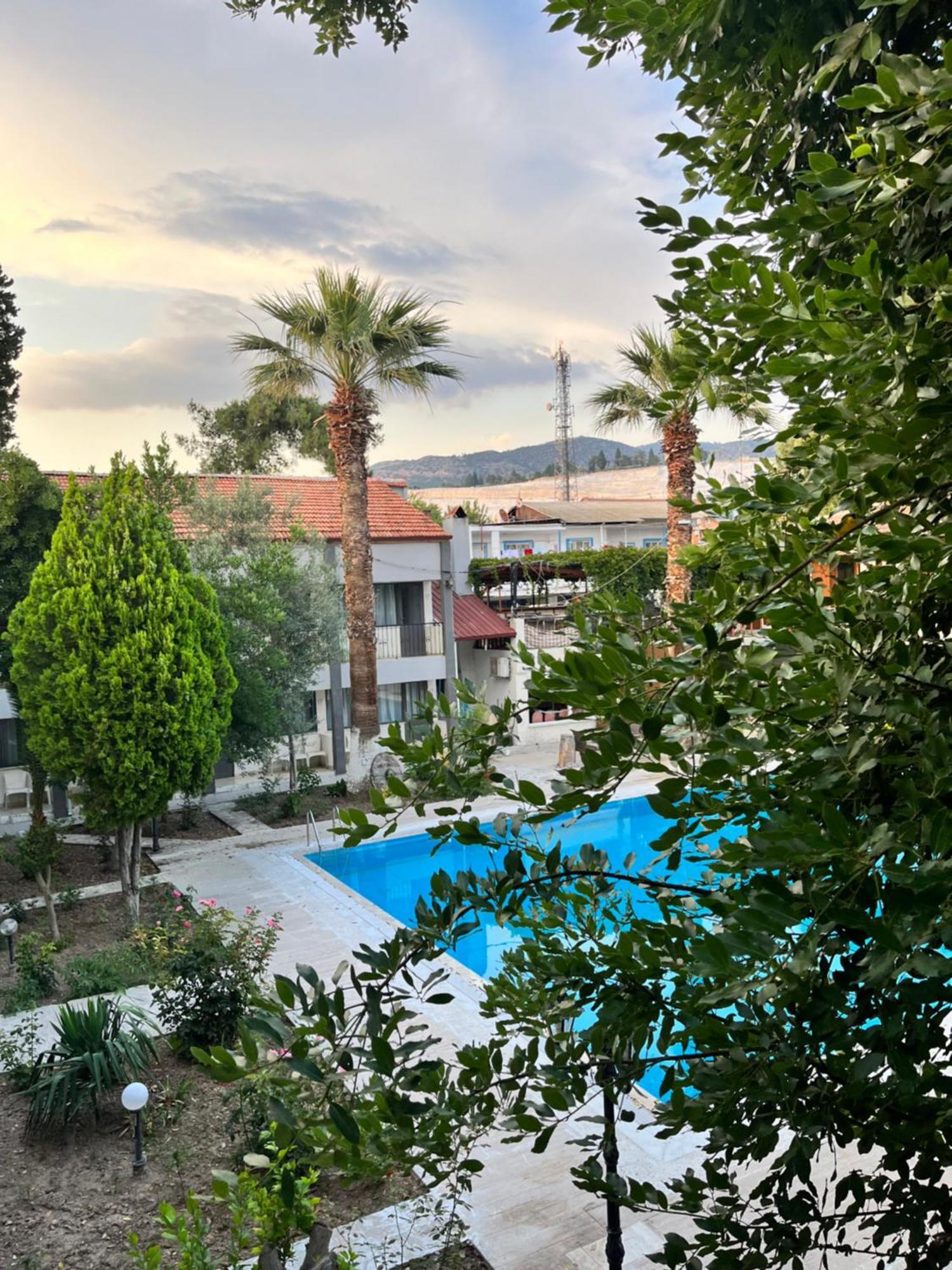 Artemis Yoeruek Otel Old Town 帕莫卡莱 外观 照片